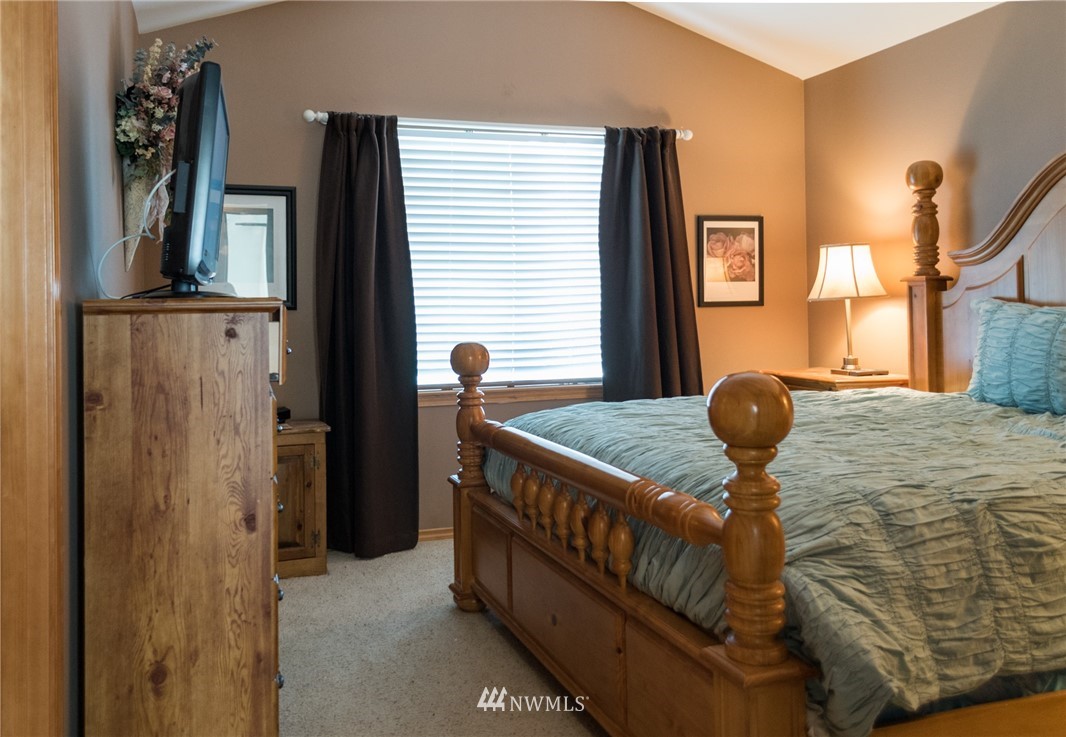 23237 Southeast 248th Street Maple Valley, WA 98038 - Photo 12 of 24
