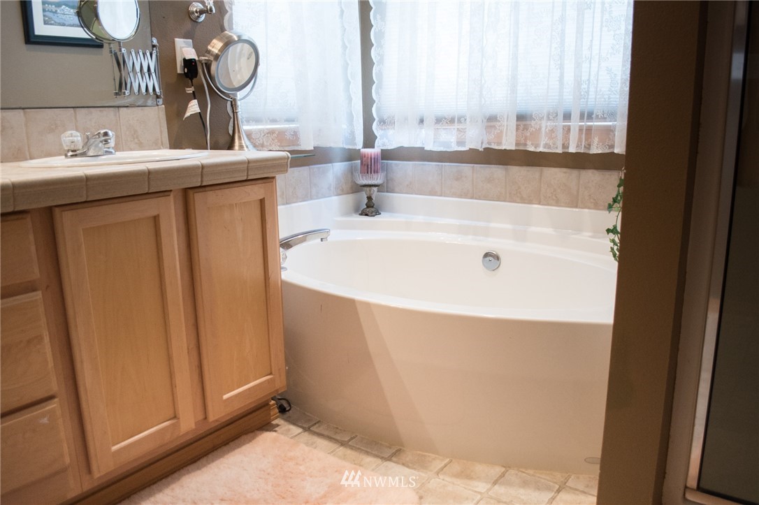 23237 Southeast 248th Street Maple Valley, WA 98038 - Photo 14 of 24