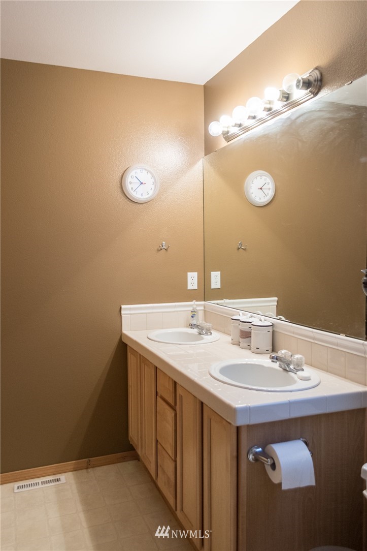 23237 Southeast 248th Street Maple Valley, WA 98038 - Photo 17 of 24