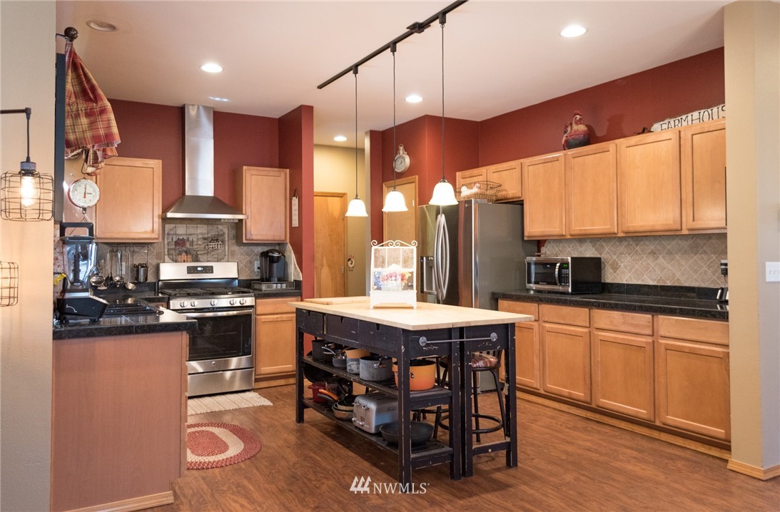 23237 Southeast 248th Street Maple Valley, WA 98038 - Photo 5 of 24