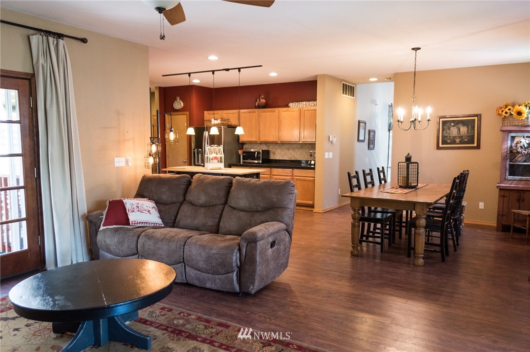 23237 Southeast 248th Street Maple Valley, WA 98038 - Photo 9 of 24