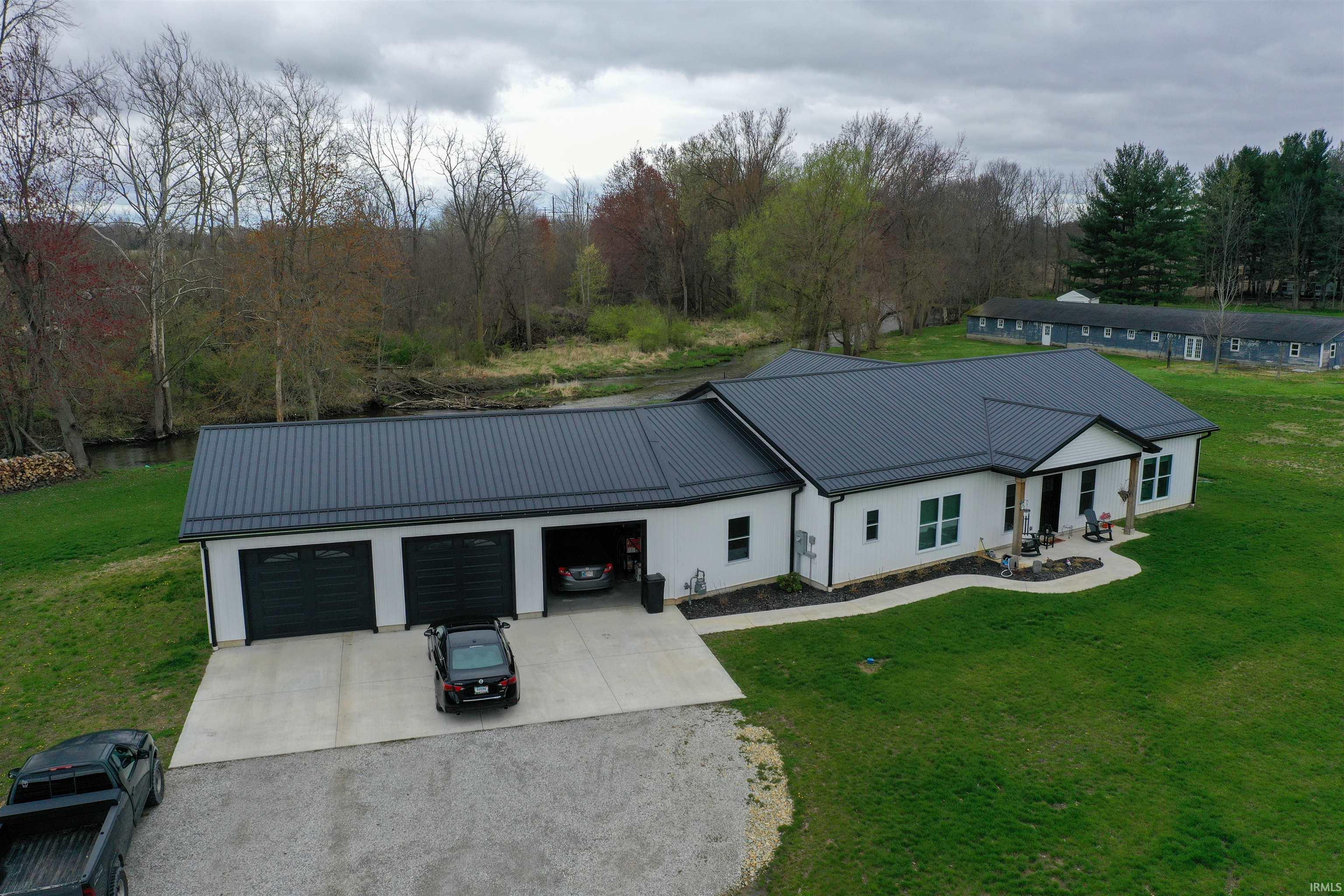 585 East Beer Road Milford, IN 46542 - Photo 3 of 29