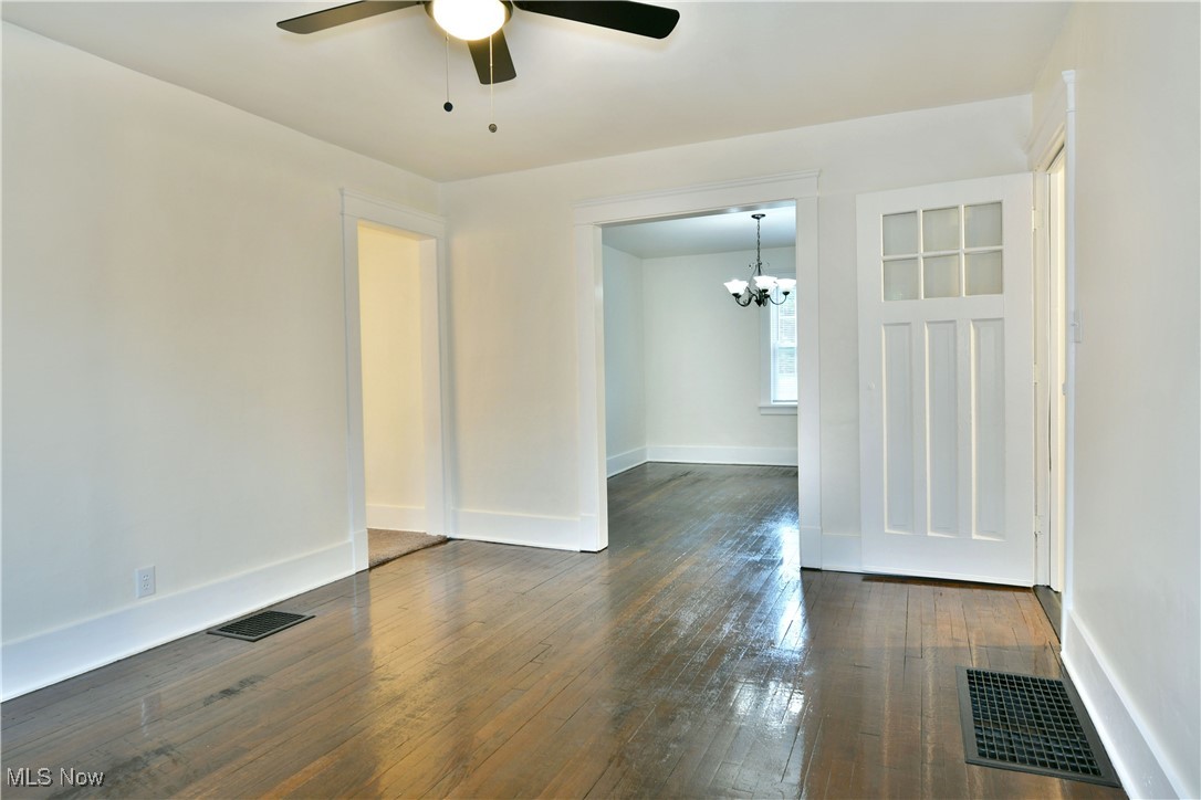 9043 Howland Springs Road Southeast Warren, OH 44484 - Photo 8 of 28