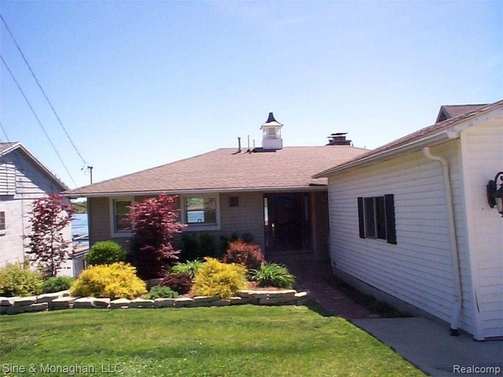 1019 River Road St. Clair, MI 48079 - Photo 52 of 56 52 LANDSCAPING 1019 RIVER RD.JPG