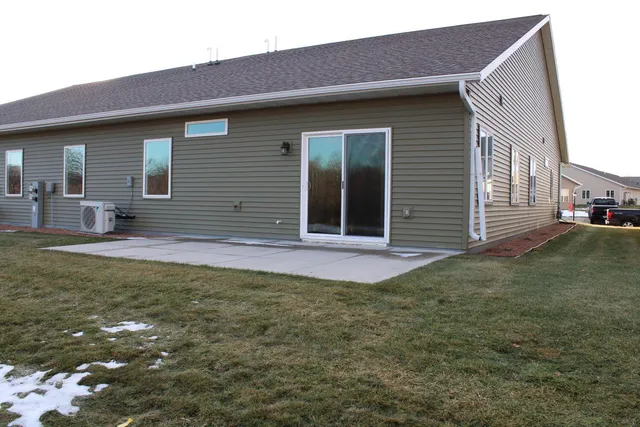 $340,000 | 826 Prairie Gardens, Unit 25, Kewaskum, WI 53040