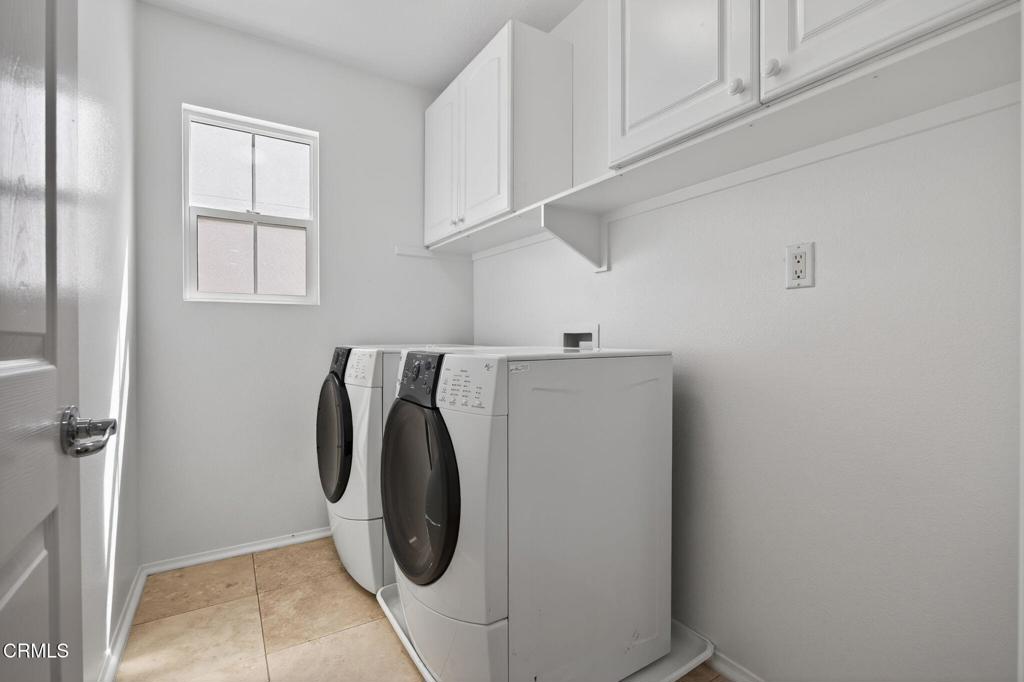 740 Freeport Lane Oxnard, CA 93035 - Photo 31 of 35 a utility room with dryer and washer