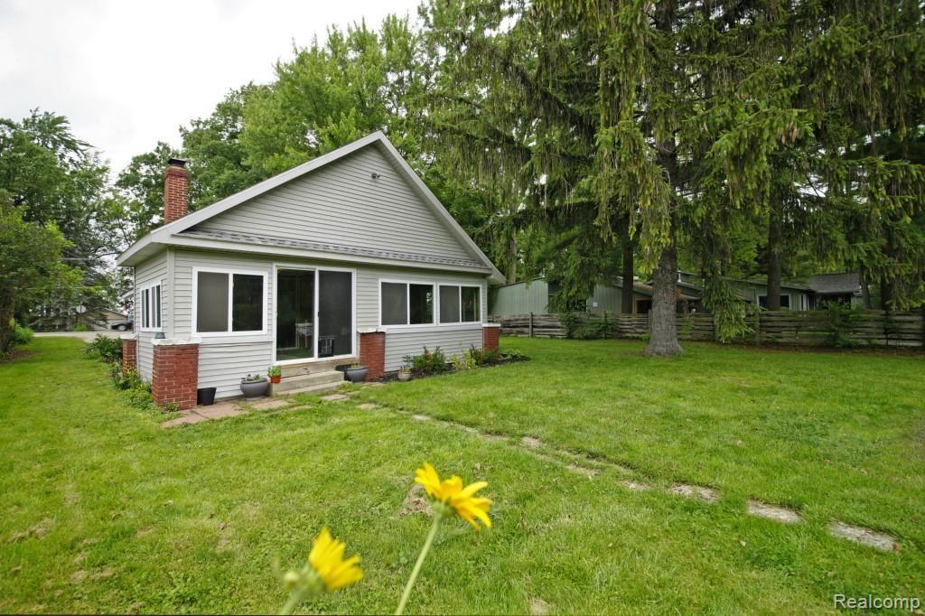 9122 Mcgregor Road Pinckney, MI 48169 - Photo 8 of 29 Gallery Image 8