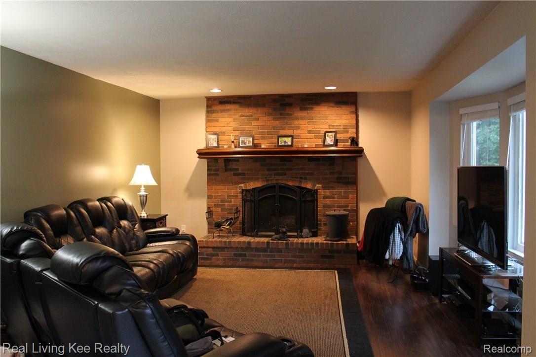 295 Whitney Drive Rochester, MI 48307 - Photo 12 of 42 IMG_5156.jpg