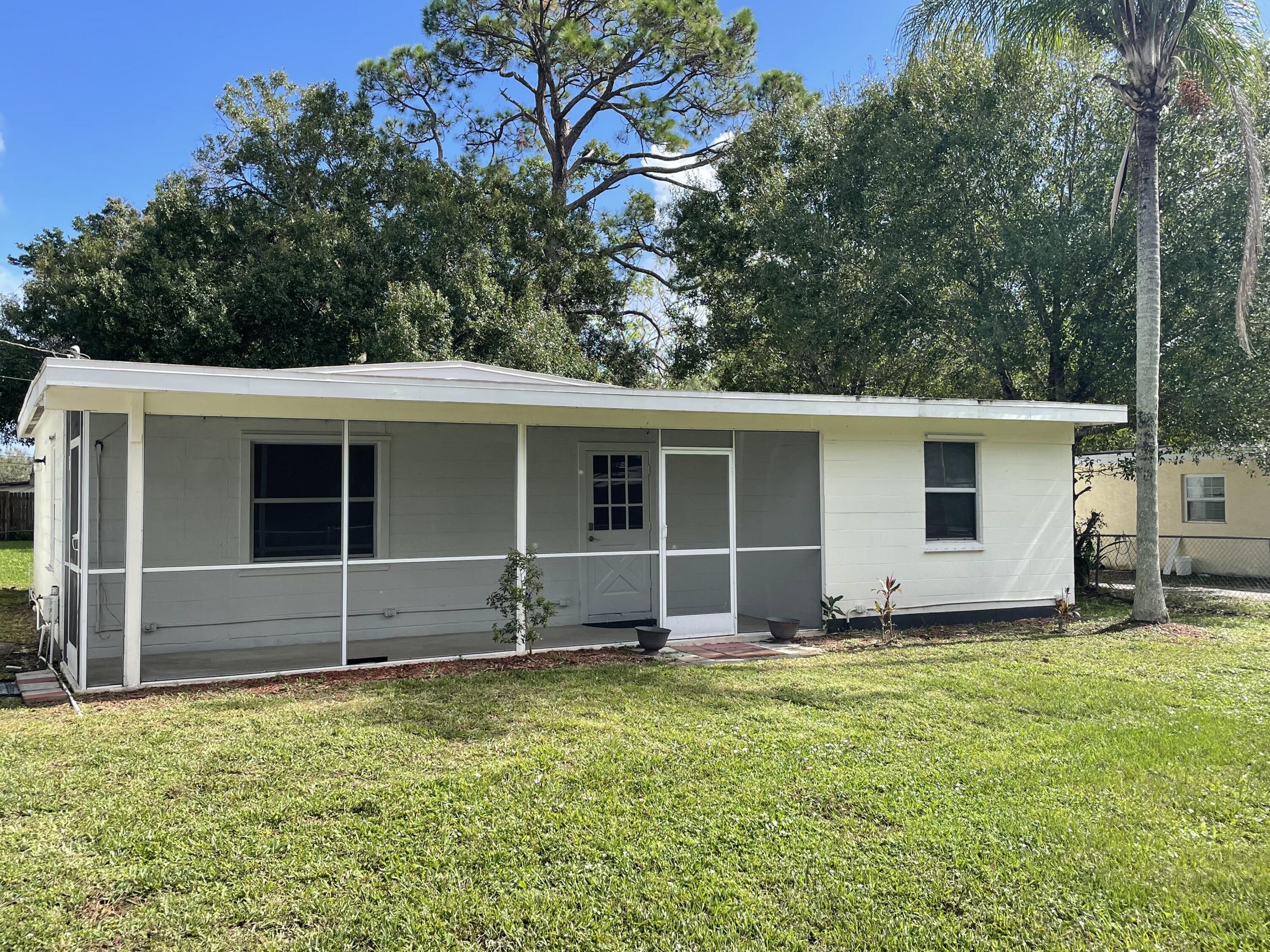 2512 Rolyat Street Fort Pierce, FL 34947 - Photo 2 of 26 front of home