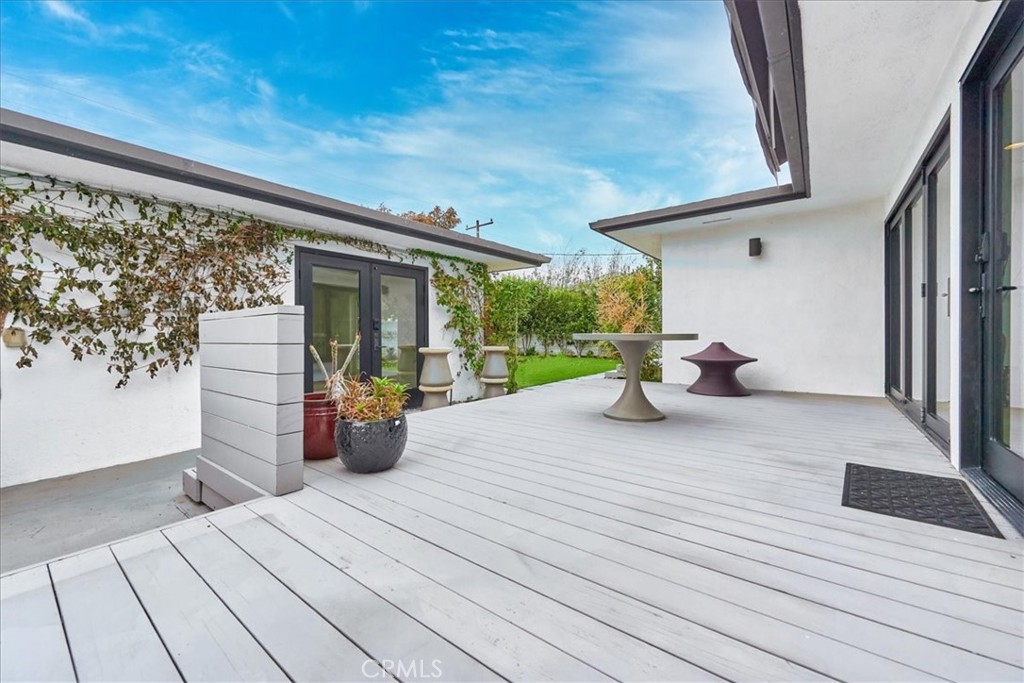 345 Broadway Costa Mesa, CA 92627 - Photo 16 of 20 a view of a terrace