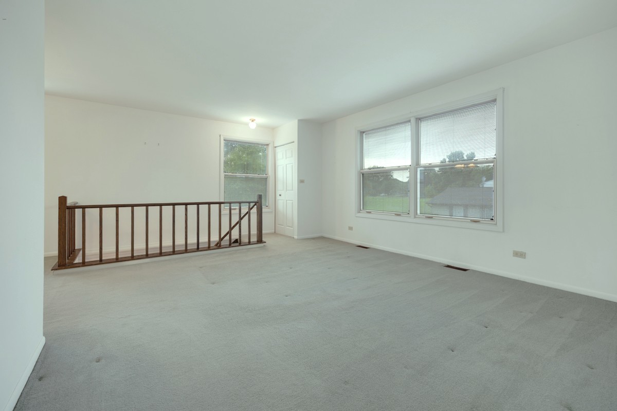 784 Leicester Road Elk Grove Village, IL 60007 - Photo 5 of 27
