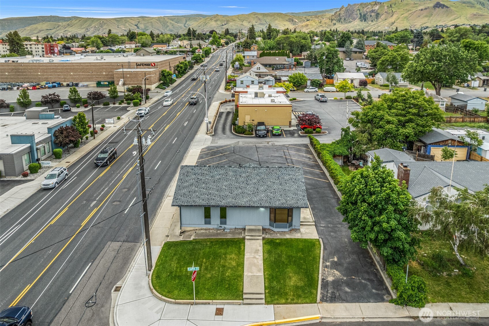 710 North Miller Street Wenatchee, WA 98801 - Photo 6 of 33 a view of a city
