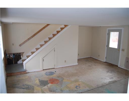 31 Mayo Road Hampden, ME 04444 - Photo 10 of 14 Living Room.
