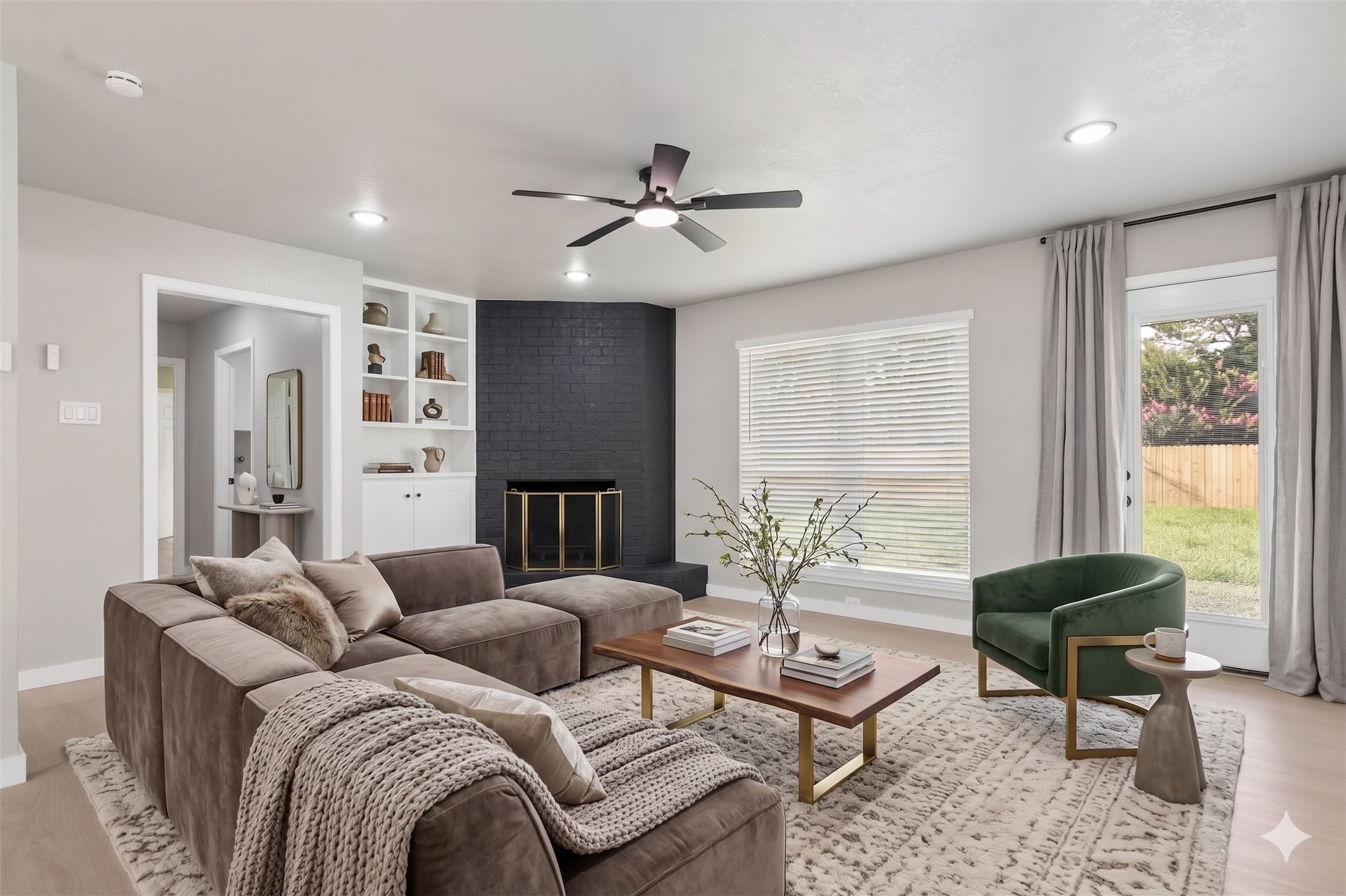 10423 Quiet Hill Road La Porte, TX 77571 - Photo 6 of 27 Living room. Virtually staged