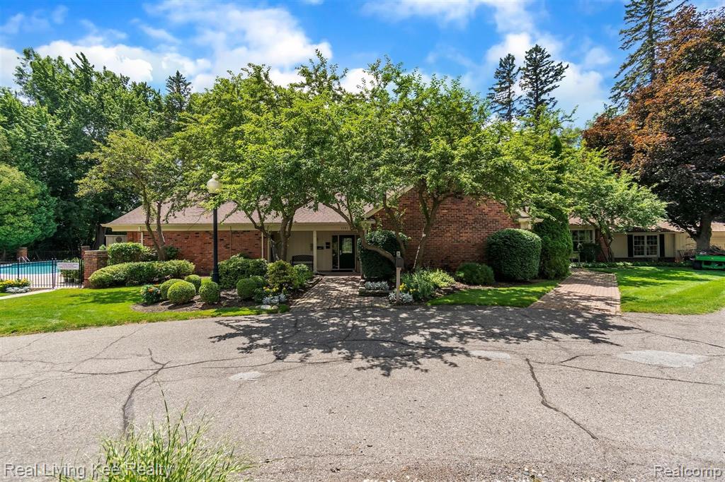 1594 Ravine Lane Rochester Hills, MI 48306 - Photo 29 of 32