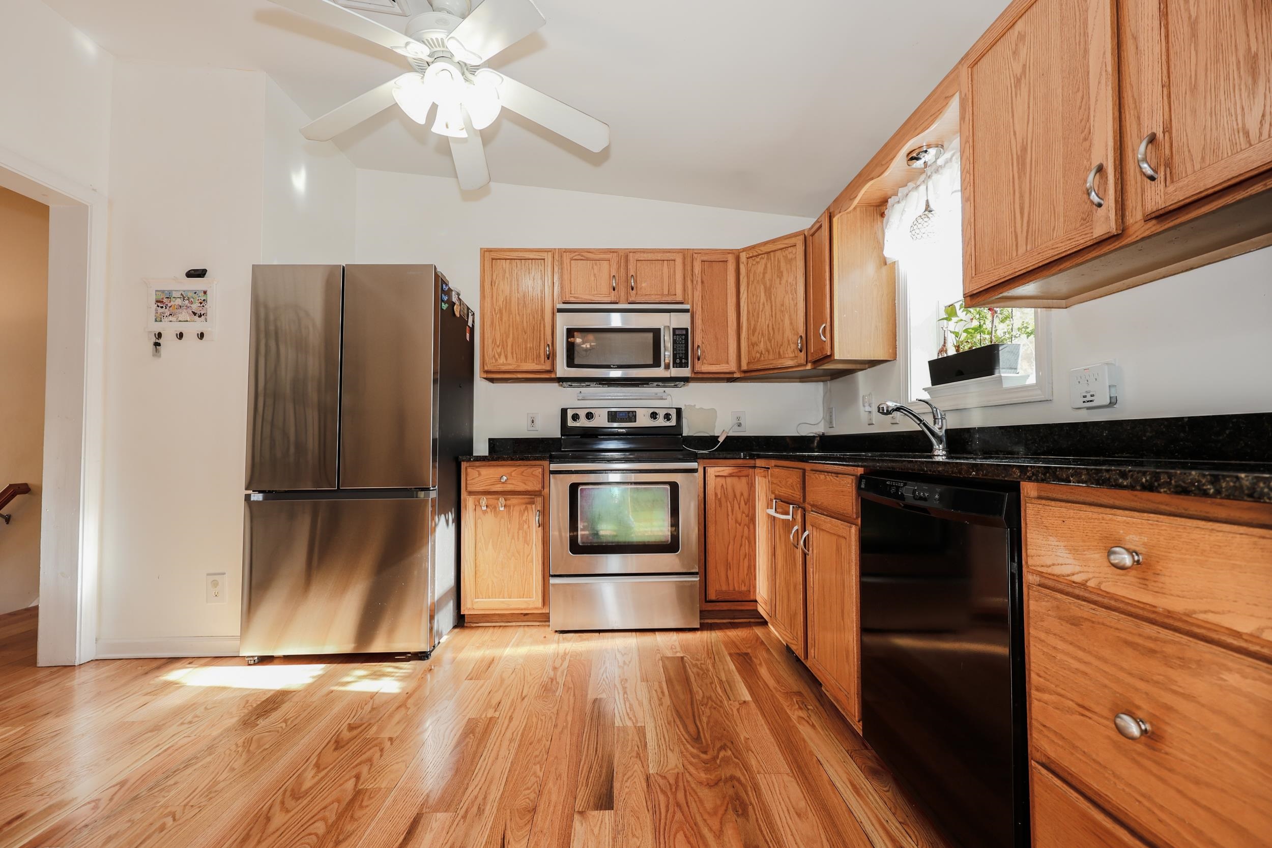 199 Raymond Road Deerfield, NH 03037 - Photo 5 of 58