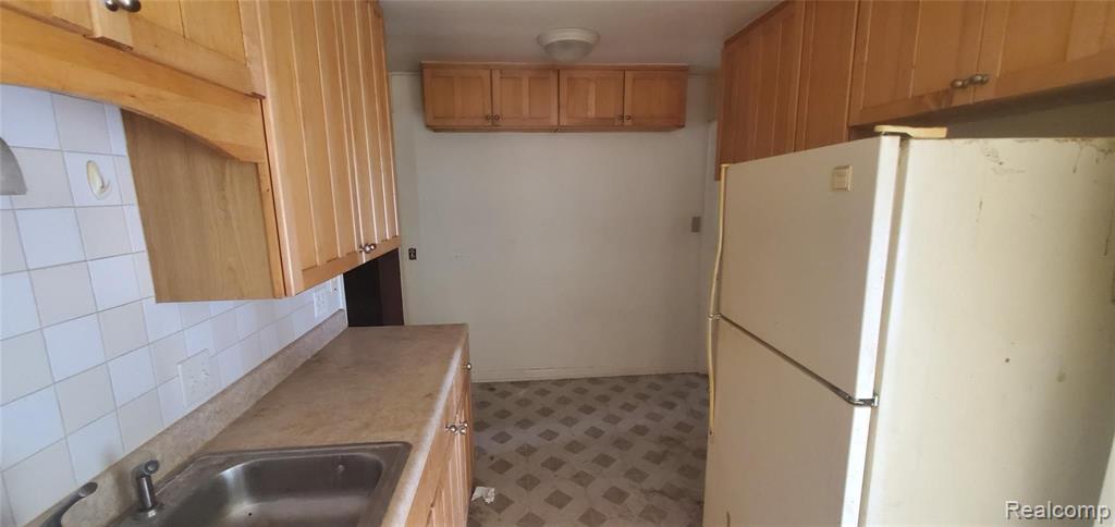 7280 Lamphere Redford, MI 48239 - Photo 9 of 27