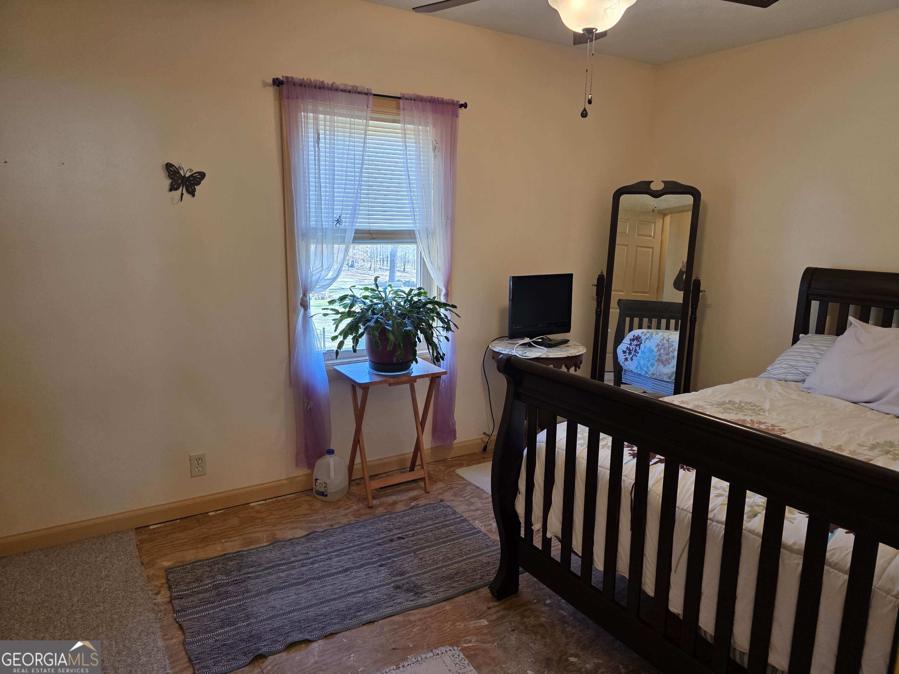 3879 Caney Head Road Roopville, GA 30217 - Photo 26 of 64 a view of a hallway with wooden floor and a potted plant
