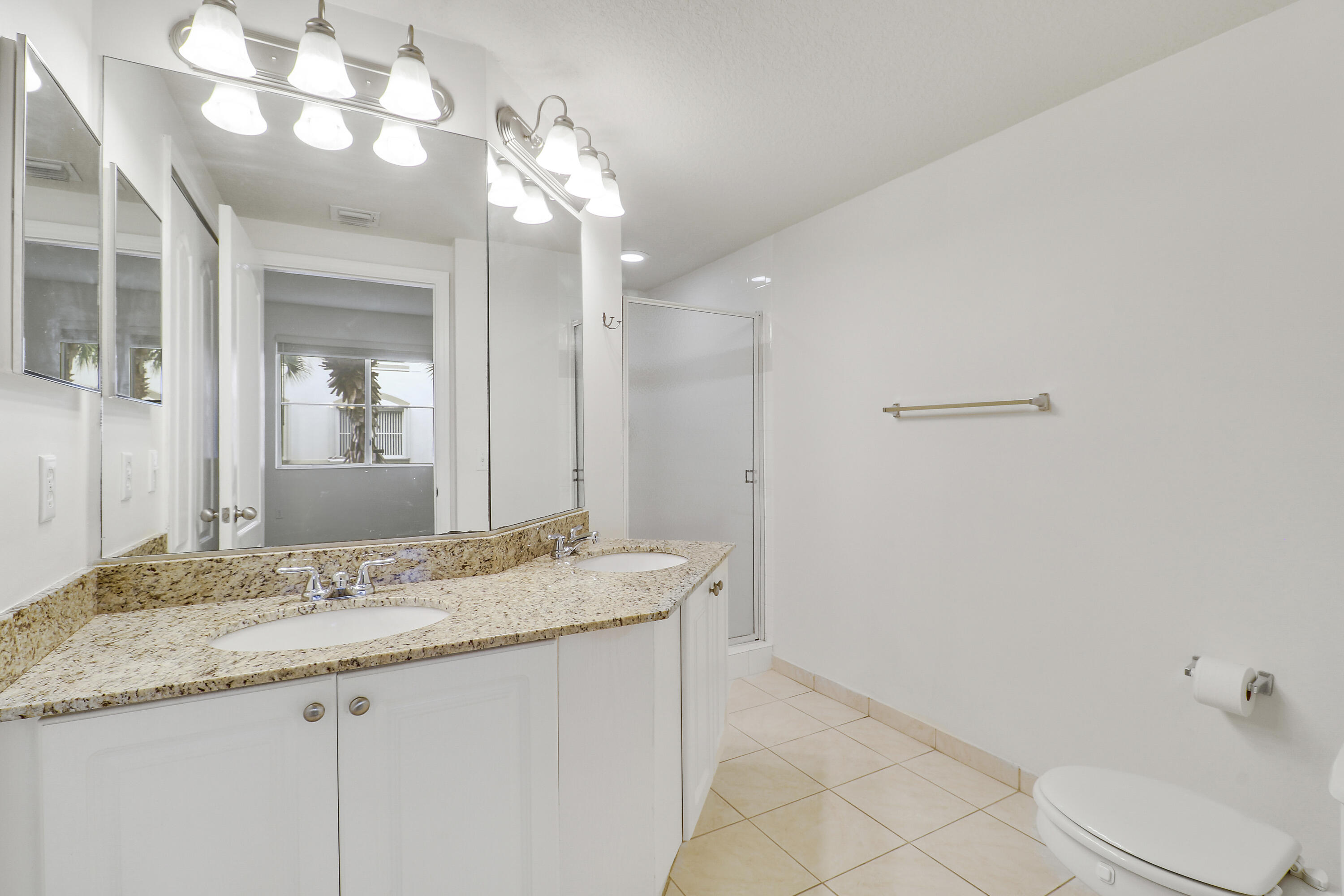 11033 Legacy Boulevard, Unit 203 Palm Beach Gardens, FL 33410 - Photo 27 of 31 Primary Bathroom