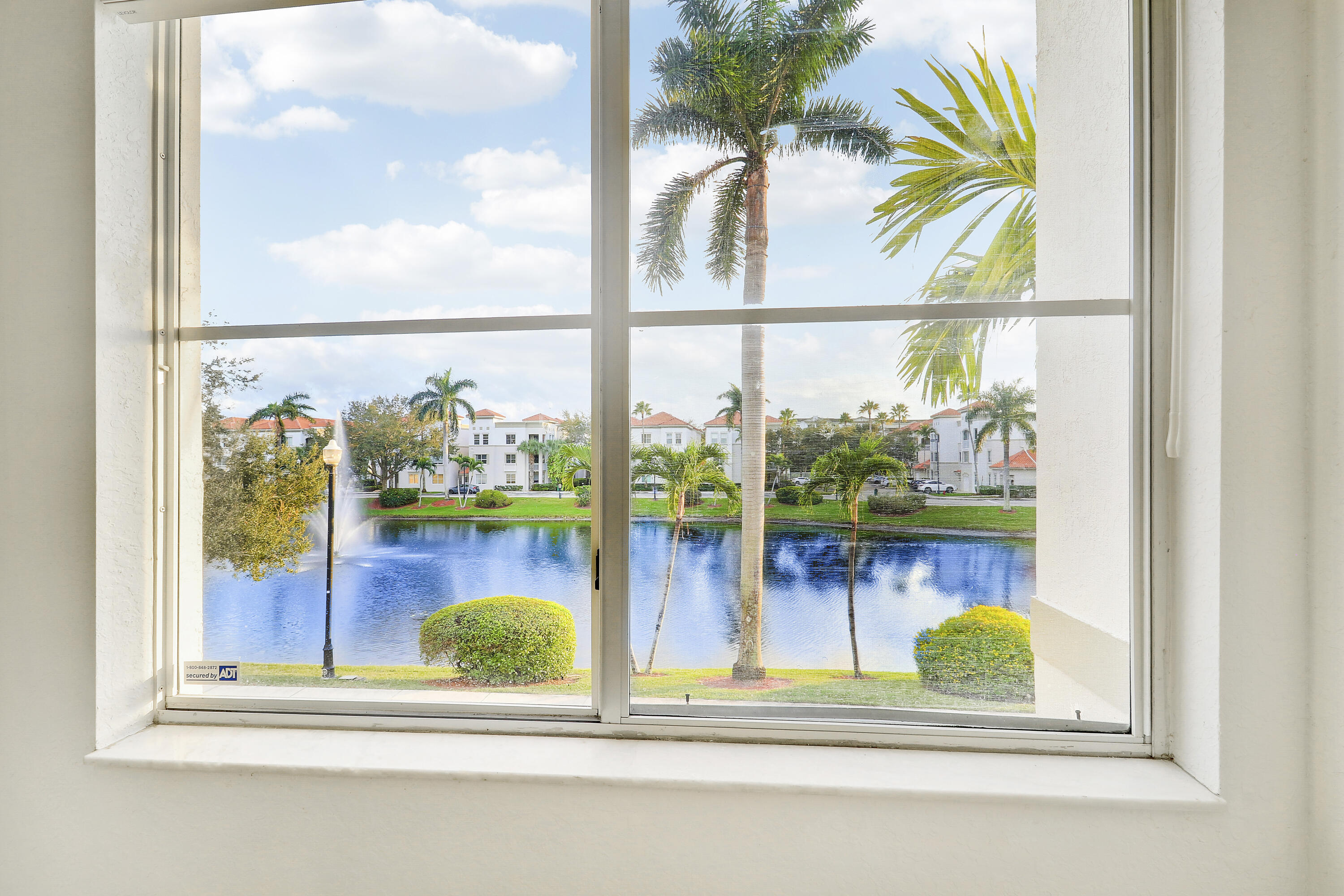 11033 Legacy Boulevard, Unit 203 Palm Beach Gardens, FL 33410 - Photo 4 of 31 Eat in Kitchen with Lake View