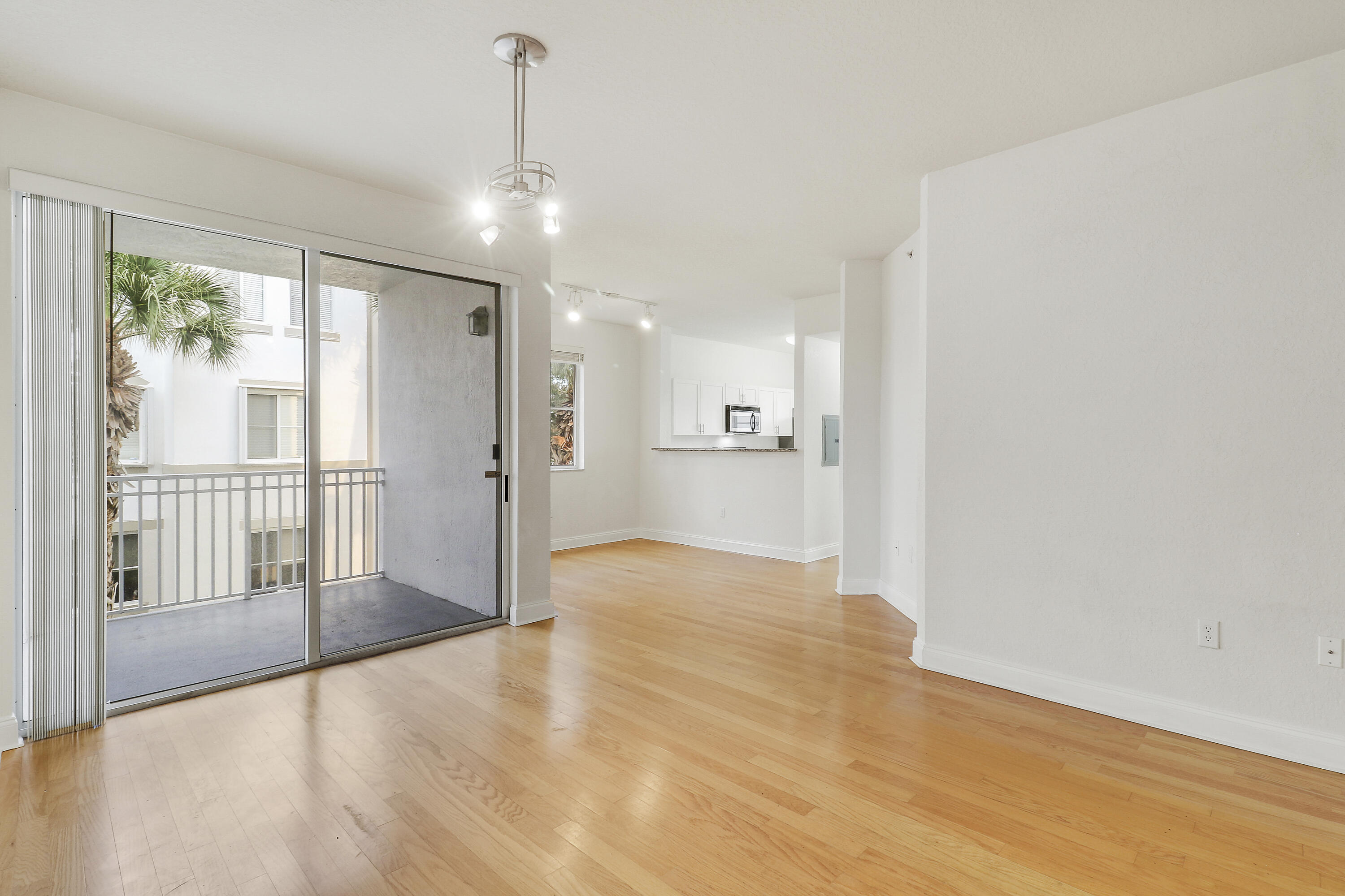 11033 Legacy Boulevard, Unit 203 Palm Beach Gardens, FL 33410 - Photo 6 of 31 Dining Area