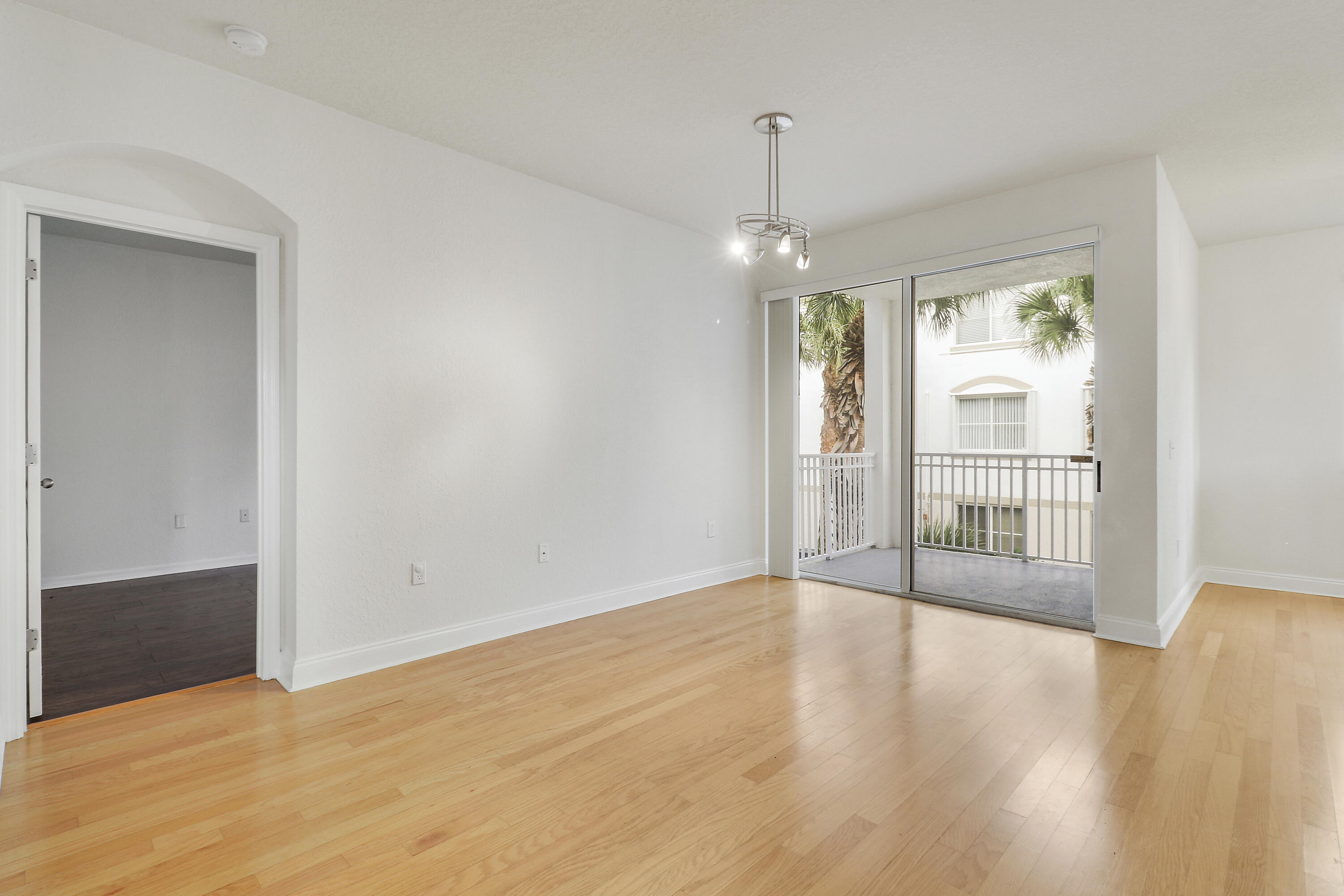 11033 Legacy Boulevard, Unit 203 Palm Beach Gardens, FL 33410 - Photo 7 of 31 Dining Area