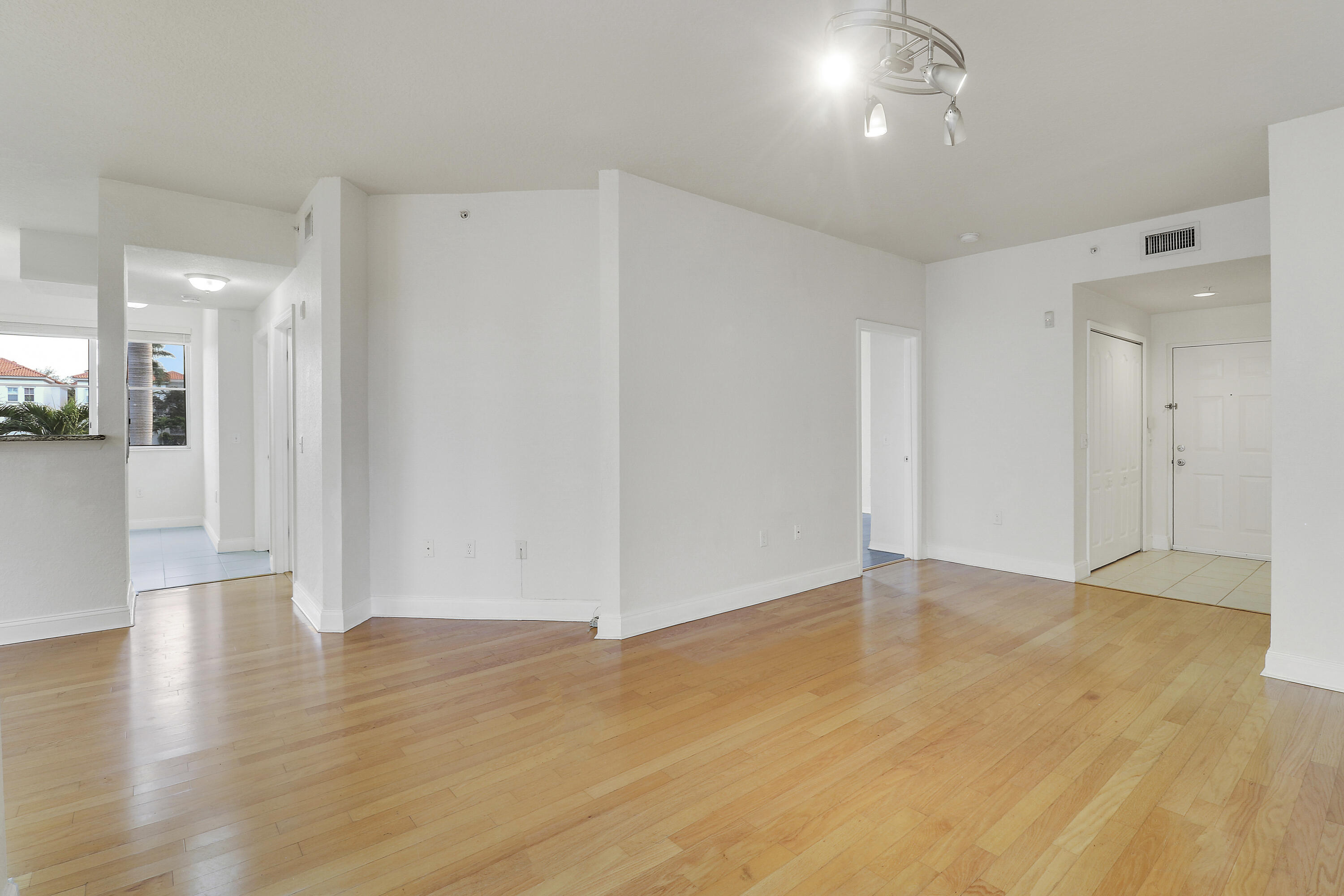 11033 Legacy Boulevard, Unit 203 Palm Beach Gardens, FL 33410 - Photo 8 of 31 Great Room