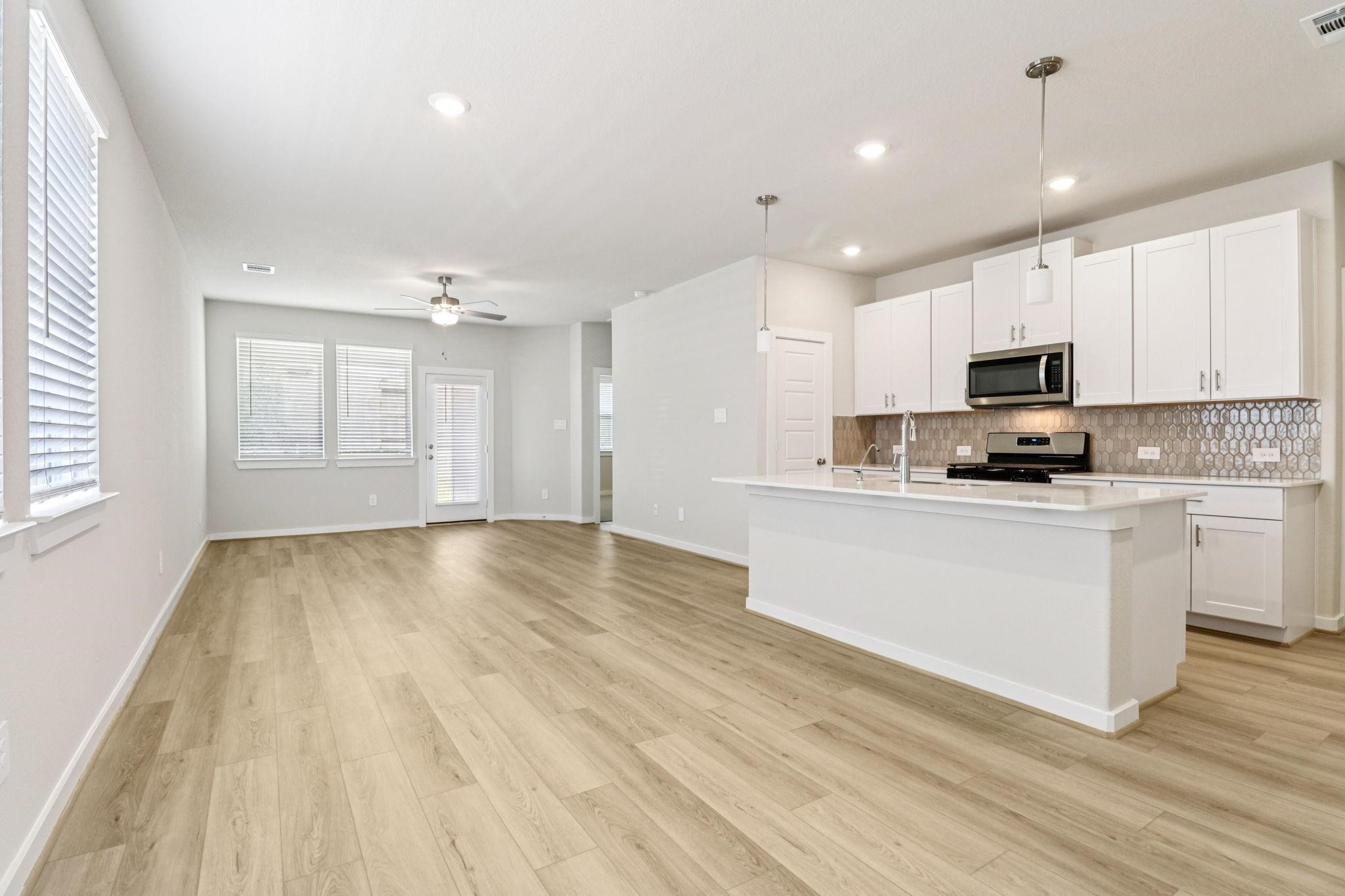 1928 Velvet Oak Lane Conroe, TX 77304 - Photo 3 of 13