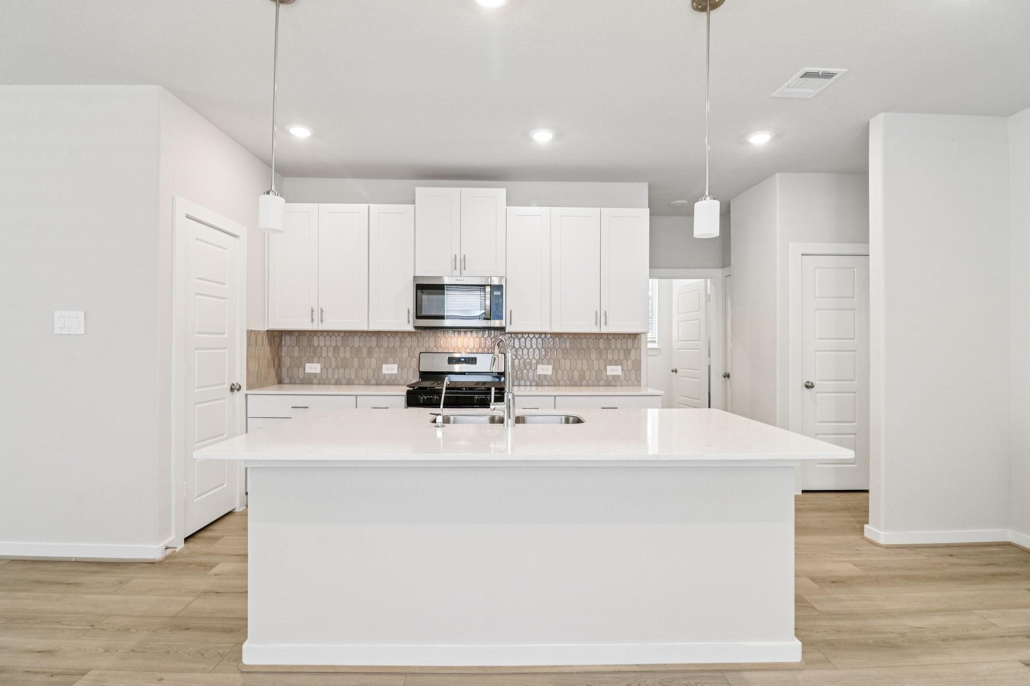 1928 Velvet Oak Lane Conroe, TX 77304 - Photo 4 of 13