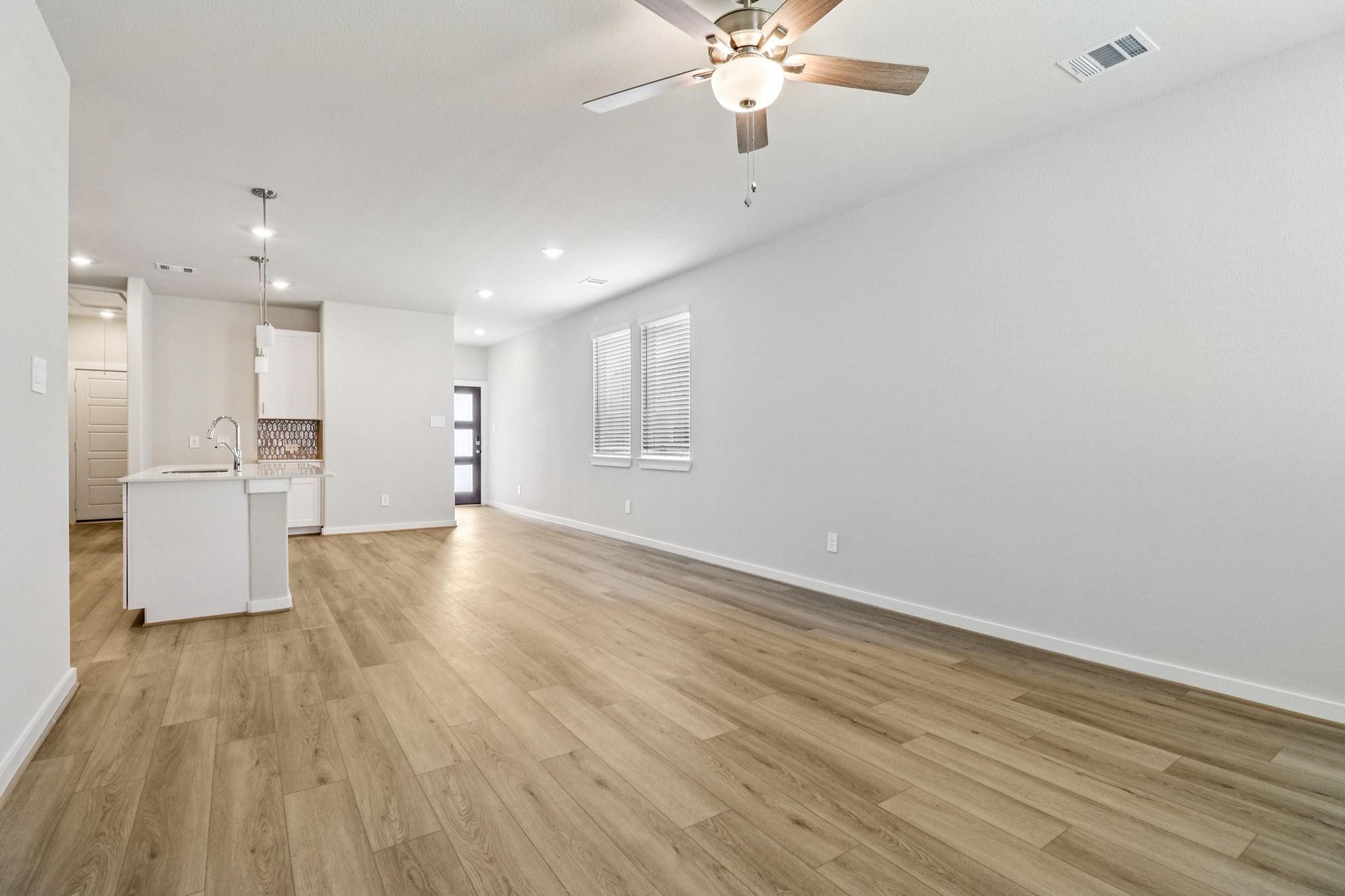 1928 Velvet Oak Lane Conroe, TX 77304 - Photo 5 of 13