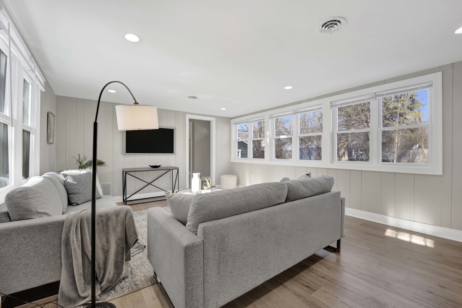 2011 Cleveland Street Evanston, IL 60202 - Photo 3 of 33