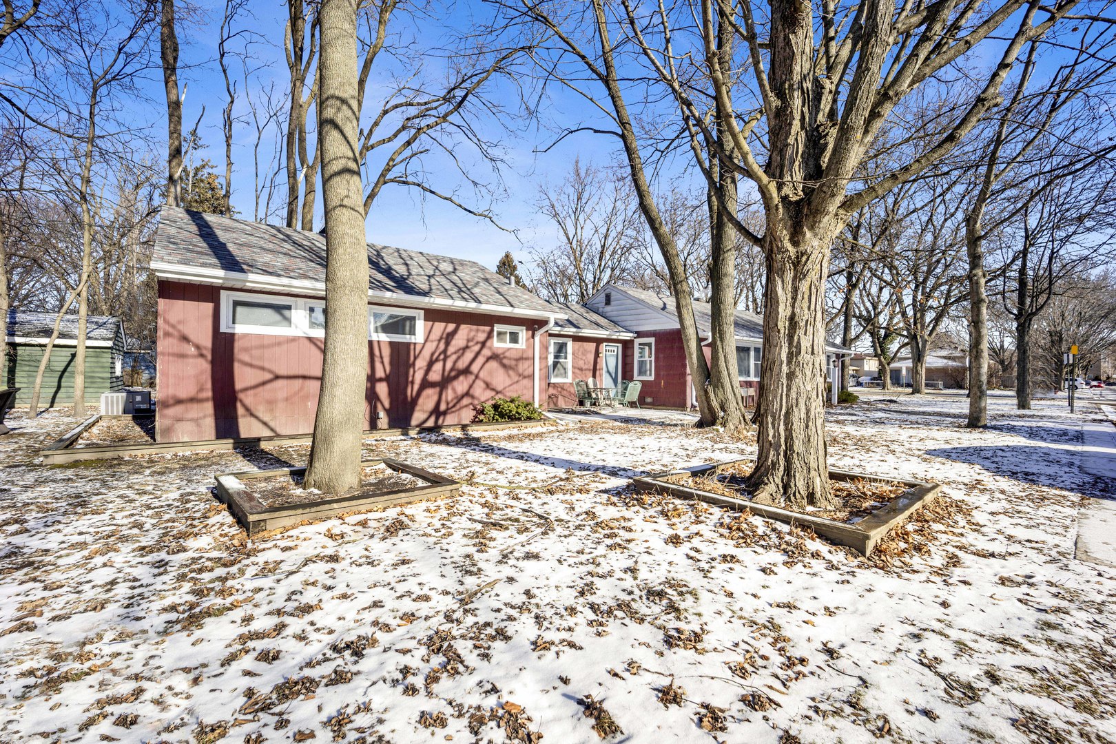 2011 Cleveland Street Evanston, IL 60202 - Photo 31 of 33