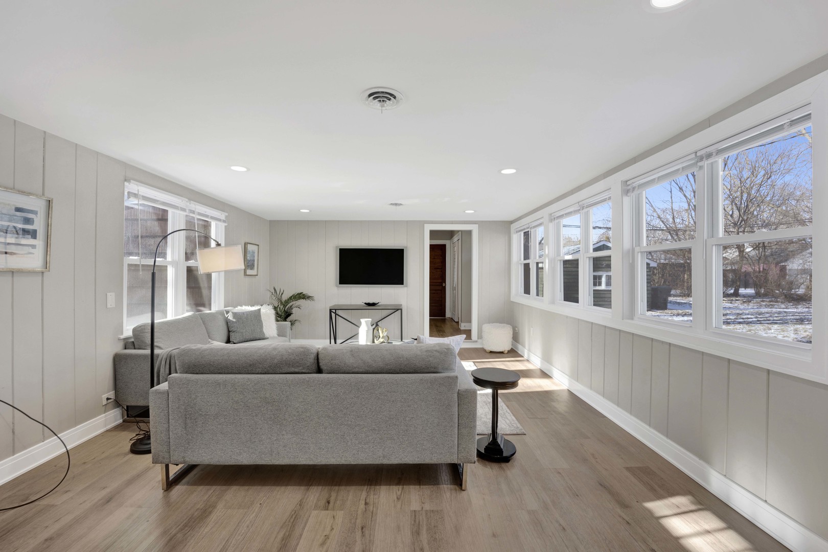 2011 Cleveland Street Evanston, IL 60202 - Photo 4 of 33