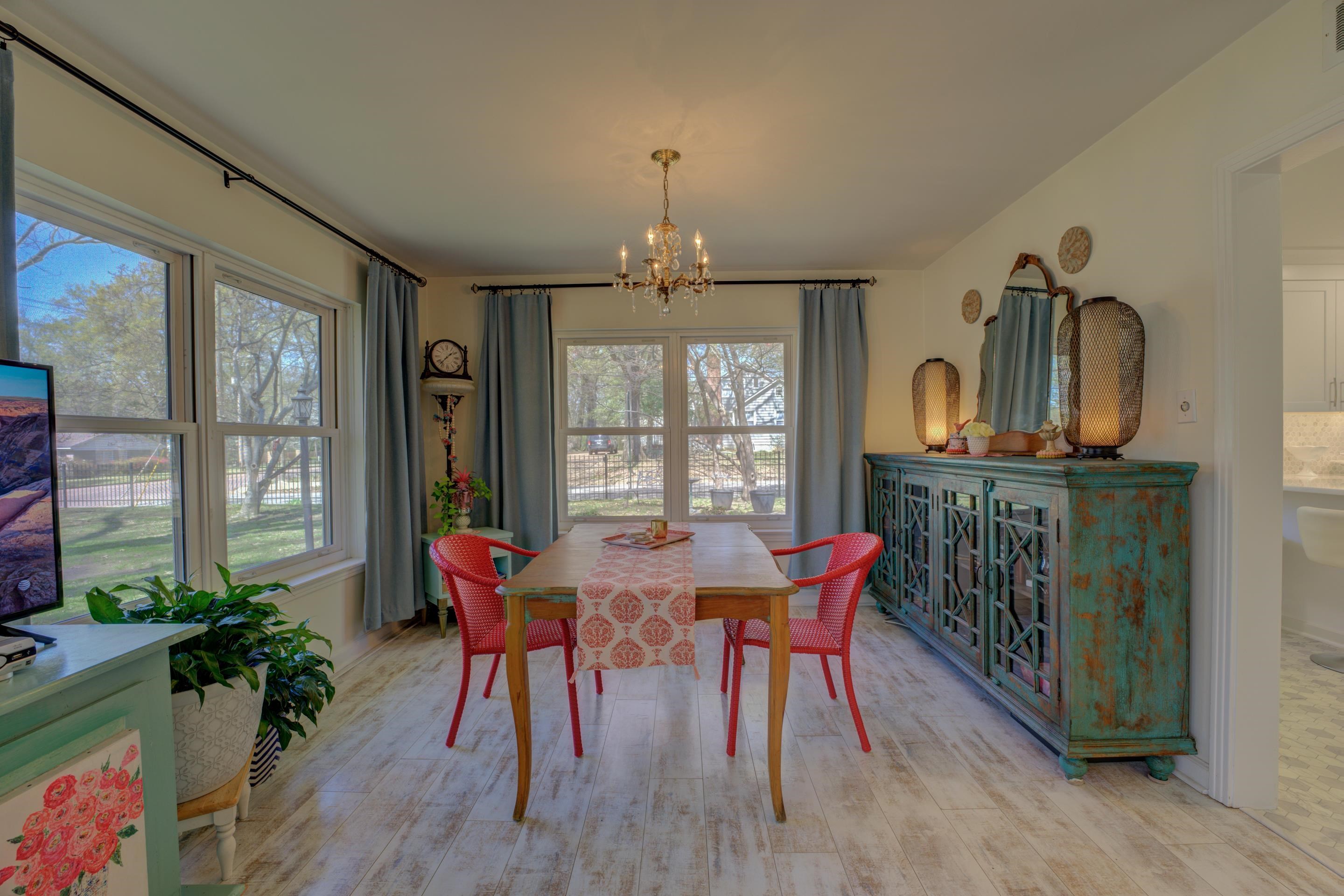140 North Perkins Road Memphis, TN 38117 - Photo 7 of 25 a view of a dining room with furniture window and wooden floor