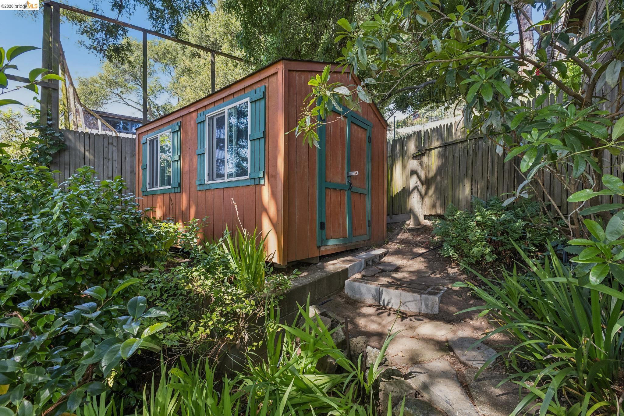 8 Mosswood Road Berkeley, CA 94704 - Photo 43 of 50