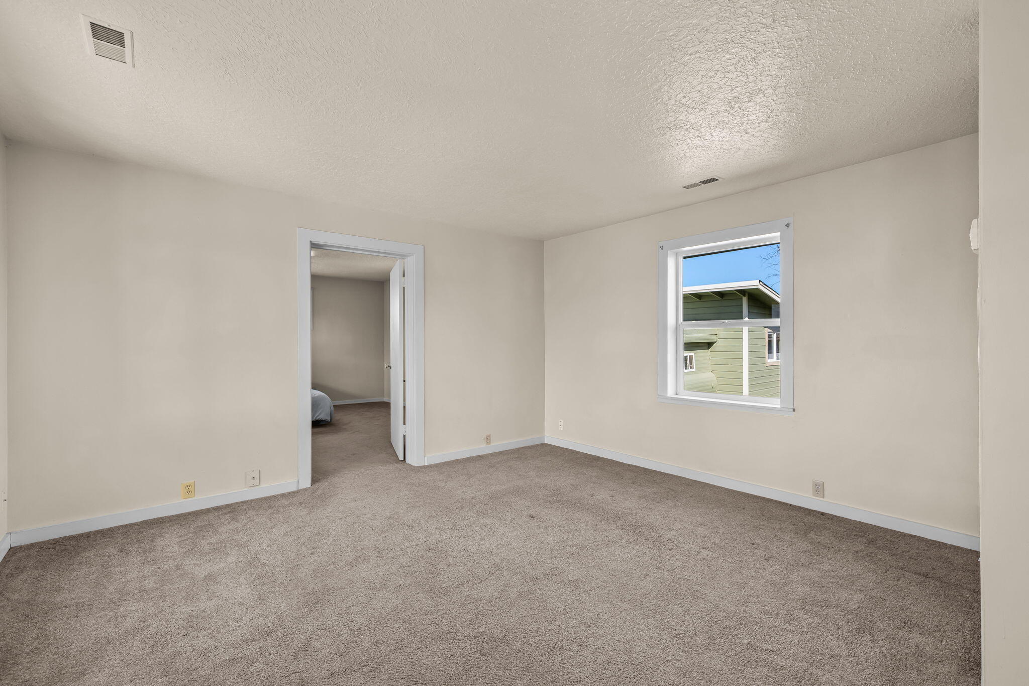 811 Southwest Madison Street Madras, OR 97741 - Photo 15 of 51