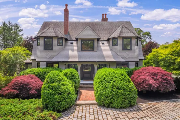 $1,895,000 | 425 York Street, York, ME 03909