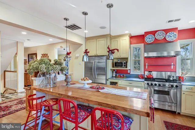 $4,595 | 3062 North Quincy Street, Arlington, VA 22207