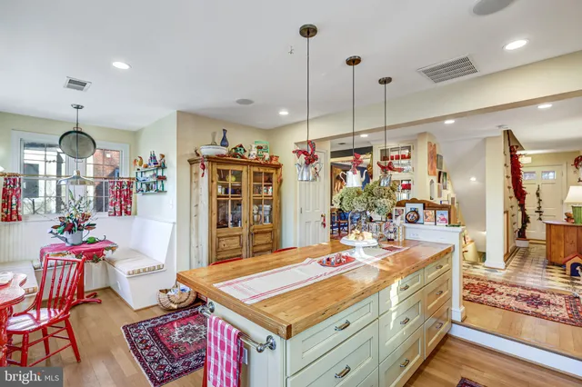 $4,595 | 3062 North Quincy Street, Arlington, VA 22207