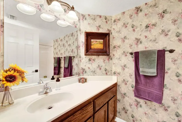 a view of a yard in front of house