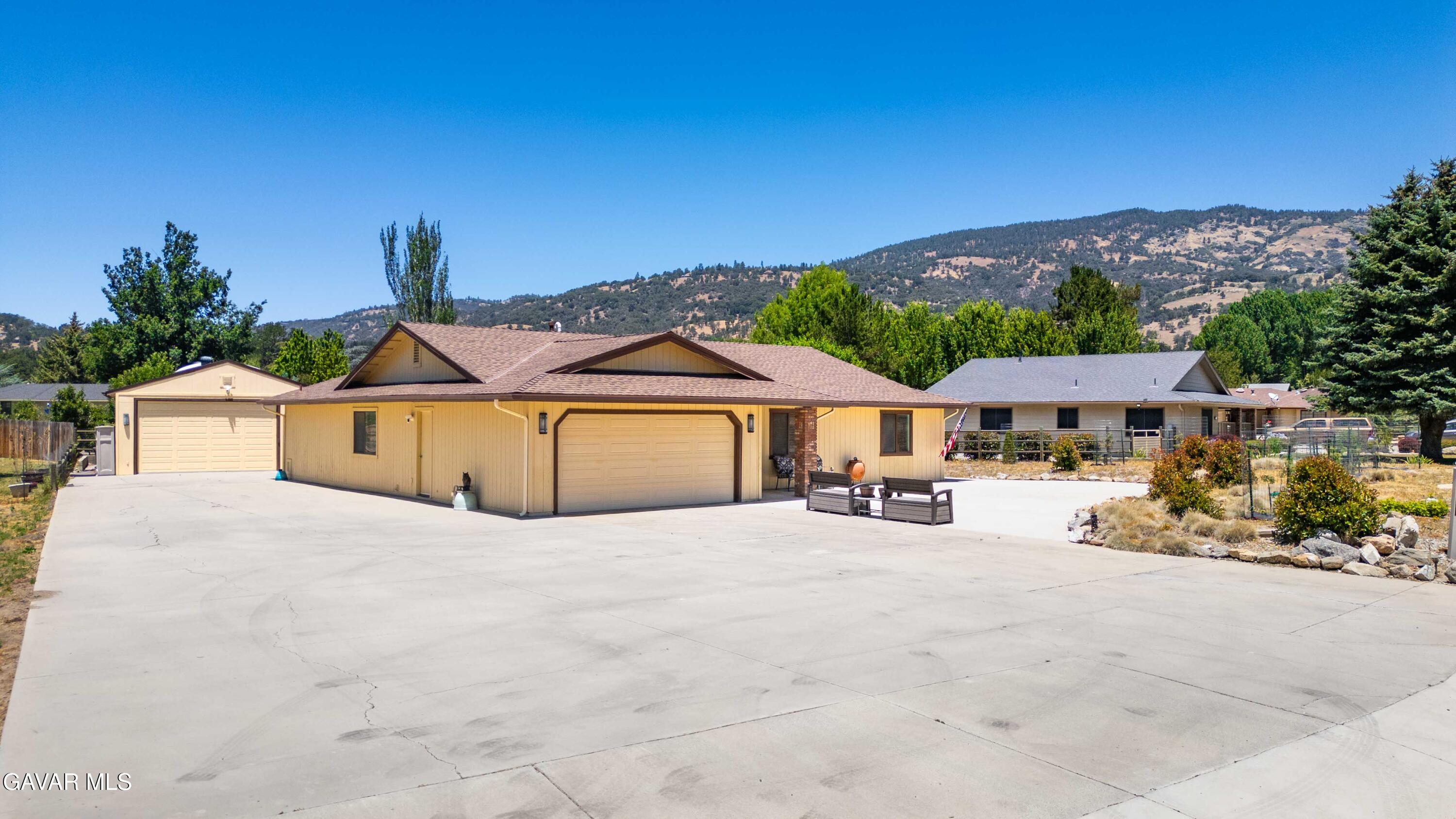 29381 Fawn Way Tehachapi, CA 93561 - Photo 2 of 27 29381 Fawn Way Tehachapi-3