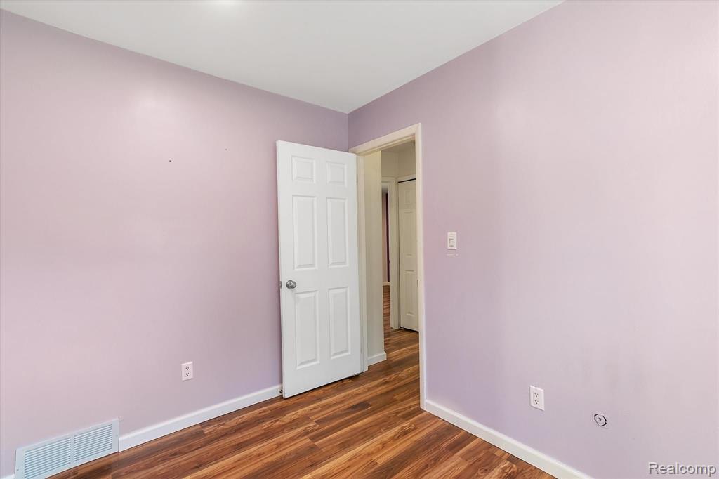 34909 Wick Road Romulus, MI 48174 - Photo 23 of 35