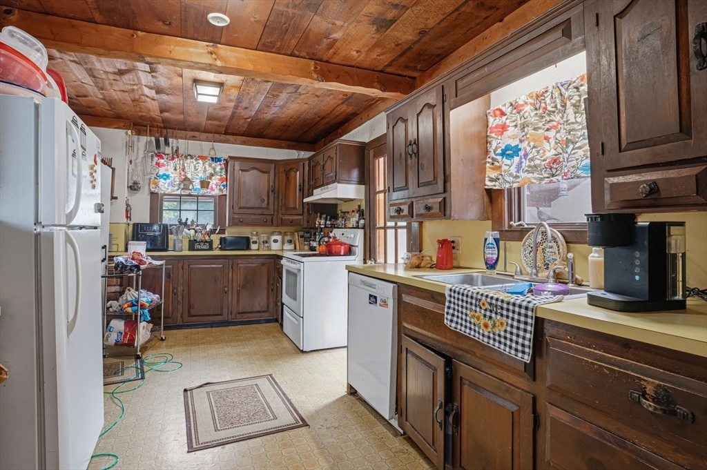 20 Baker Street Hanson, MA 02341 - Photo 5 of 41