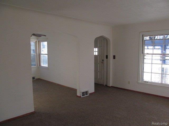 21422 Greenview Road Southfield, MI 48075 - Photo 10 of 25 261-899304 - LIVING ROOM (1).JPG