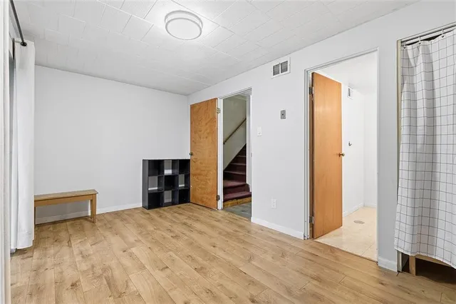 a big room with wooden floor and closet
