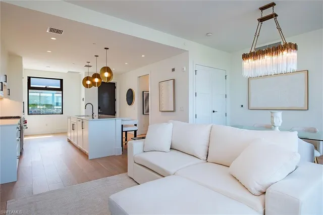 $1,550,000 | 850 Central Avenue, Unit 304, Naples, FL 34102