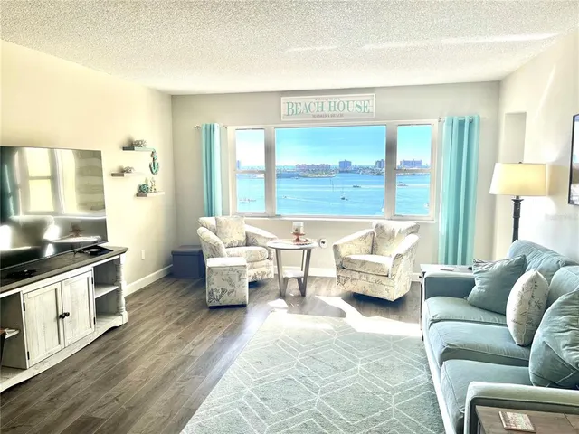 $1,750 | 4550 Cove Circle, Unit 804, St. Petersburg, FL 33708