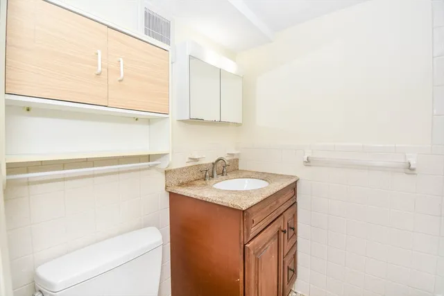 $2,150 | 993 Massachusetts Avenue, Unit 212, Arlington, MA 02476