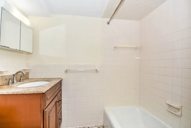 $2,150 | 993 Massachusetts Avenue, Unit 212, Arlington, MA 02476