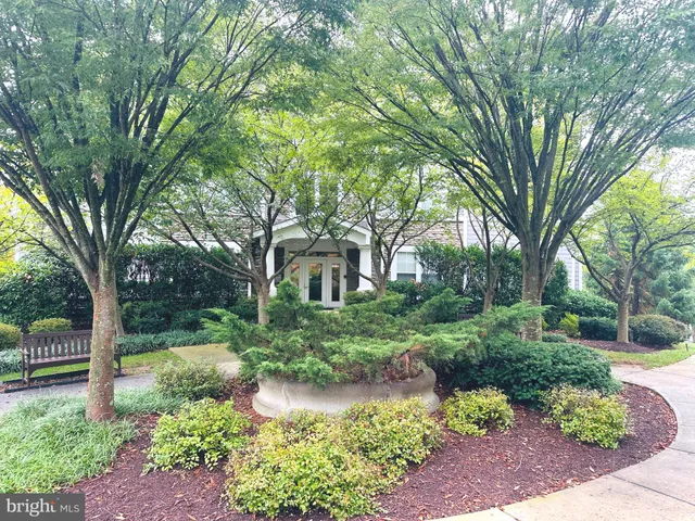 $2,350 | 12828 Clarksburg Square Road, Unit 303, Clarksburg, MD 20871